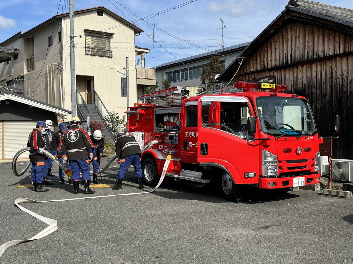 本日1月15日は、地域の皆様の無病息災を祈願し、しめ縄や古神札をお焚き上げするとんどを行いました。また、地元の消防団の皆様にも見守っていただき無事に終えることが出来ました。
#奈良県
#王寺町
#久度神社
#小正月
#とんど
#無病息災