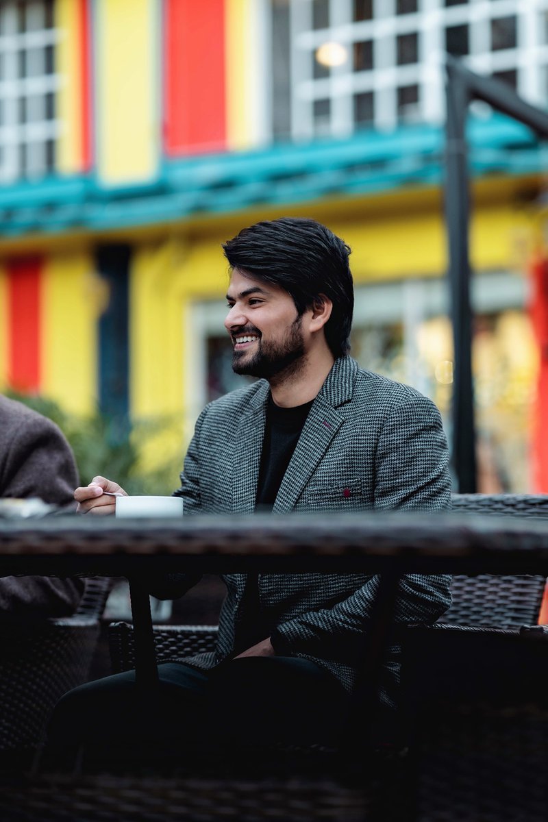 AbdulqadirARY's tweet photo. Enjoying being a part of #ARYFamily and the coffee just added more to it. It was a good day and I guess the smile clearly shows that :) https://t.co/7MJ2AnJbDR