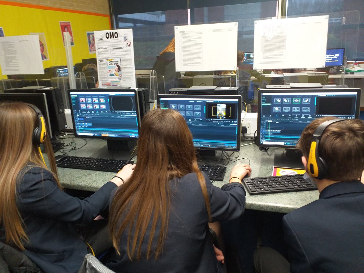 BHCSDigitalTech's tweet image. Great to see @BrightonHillSch Yr 9 Media Students engaging in film production software as they prepare for their music video unit. Resilience shown as they trouble shoot tech platforms . #removeallbarriers  #learning #Filmmaking #resilience