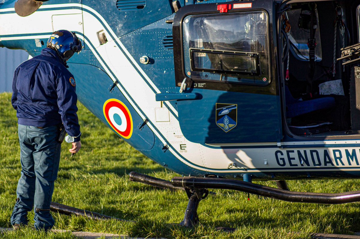 ValentinNedele1's tweet photo. Le FMJDC de la SAG de Rennes mobilisé lors du sommet Européen a Brest cette semaine !

@Gendarmerie @Forcesaeriennes @florence_parly @Interieur_Gouv https://t.co/HR98FnDQ81