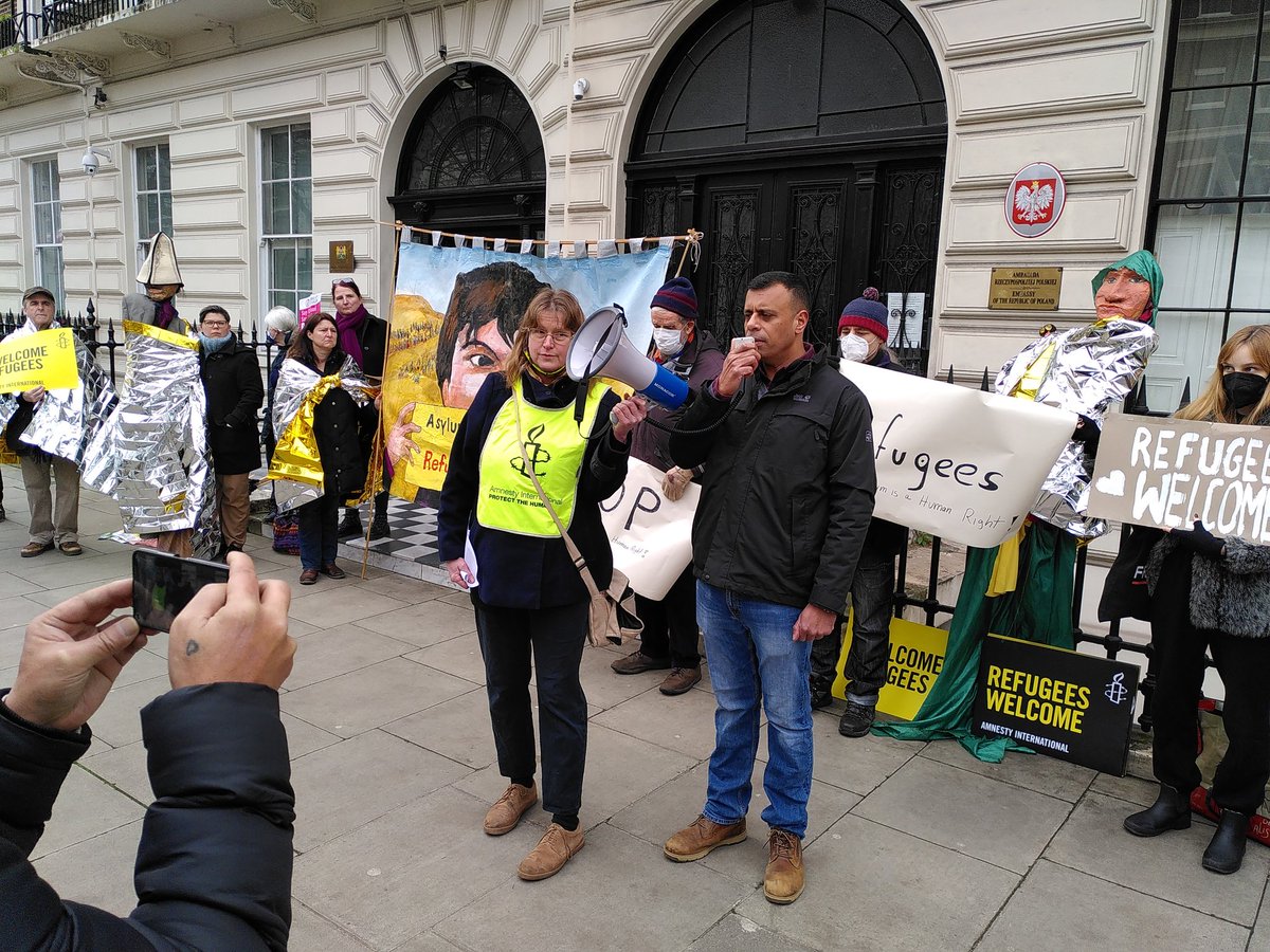 amnestylondon's tweet photo. Outside Embassy of @Poland in London, @AmnestyUK chief exec @sachadeshmukh calling on the authorities to #StopRefugeesFreezing on the border with Belarus: https://t.co/uZrgMGItKm https://t.co/rESDCoaFd6