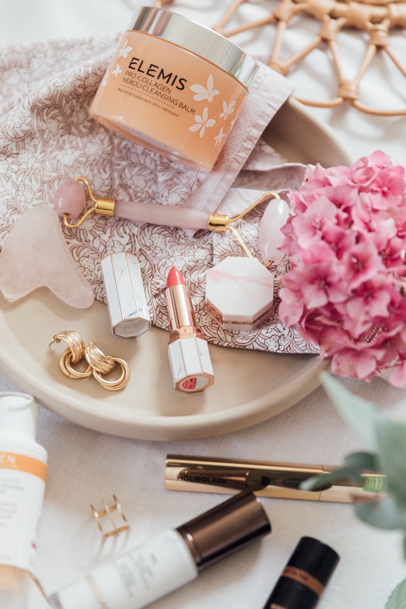 Hello &amp; Happy Sunday! 🤍

Self-Care Sunday Reading - My CLEAN(ER) BEAUTY AND SKINCARE JOURNEY: WHAT I KNOW SO FAR 

monicabeatrice.com/my-clean-beaut…