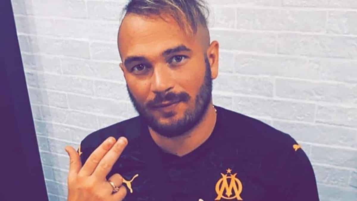 🚨Cyril Hanouna appelle au boycott des Victoires de la Musique !

« Je demande à tout le monde de boycotter cette m*rde sans nom. C'est une énorme supercherie, une énorme mascarade...

Y'a pas Jul, y'a pas Ninho, y'a pas tous les plus grands vendeurs de disques ! »