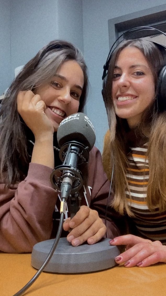 P_CapdeSetmana's tweet photo. ARRANQUEM EL PENEDÈS CAP DE SETMANA!

Comencem temporada nova en un any nou ple de novetats. Som l’Aina Soler i la Judit Jansà i a partir d’avui us acompanyarem cada dissabte i diumenge al magazín #PenedèsCapdeSetmana.

Aquest serà el perfil oficial del programa. Som-hi!🤘🏻 https://t.co/vRUTU4FgyV