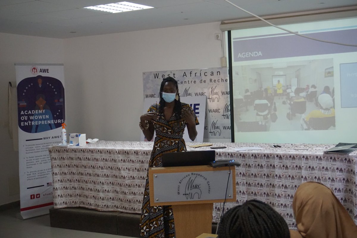 AweSenegal's tweet photo. Place à @Awa_Caba facilitator du programme #AWESenegal pour présenter le programme et la plate-forme dream builder que nos 55 entrepreneuses utiliseront tout au long du programme. #AWEnergized https://t.co/xwND3KjP8w