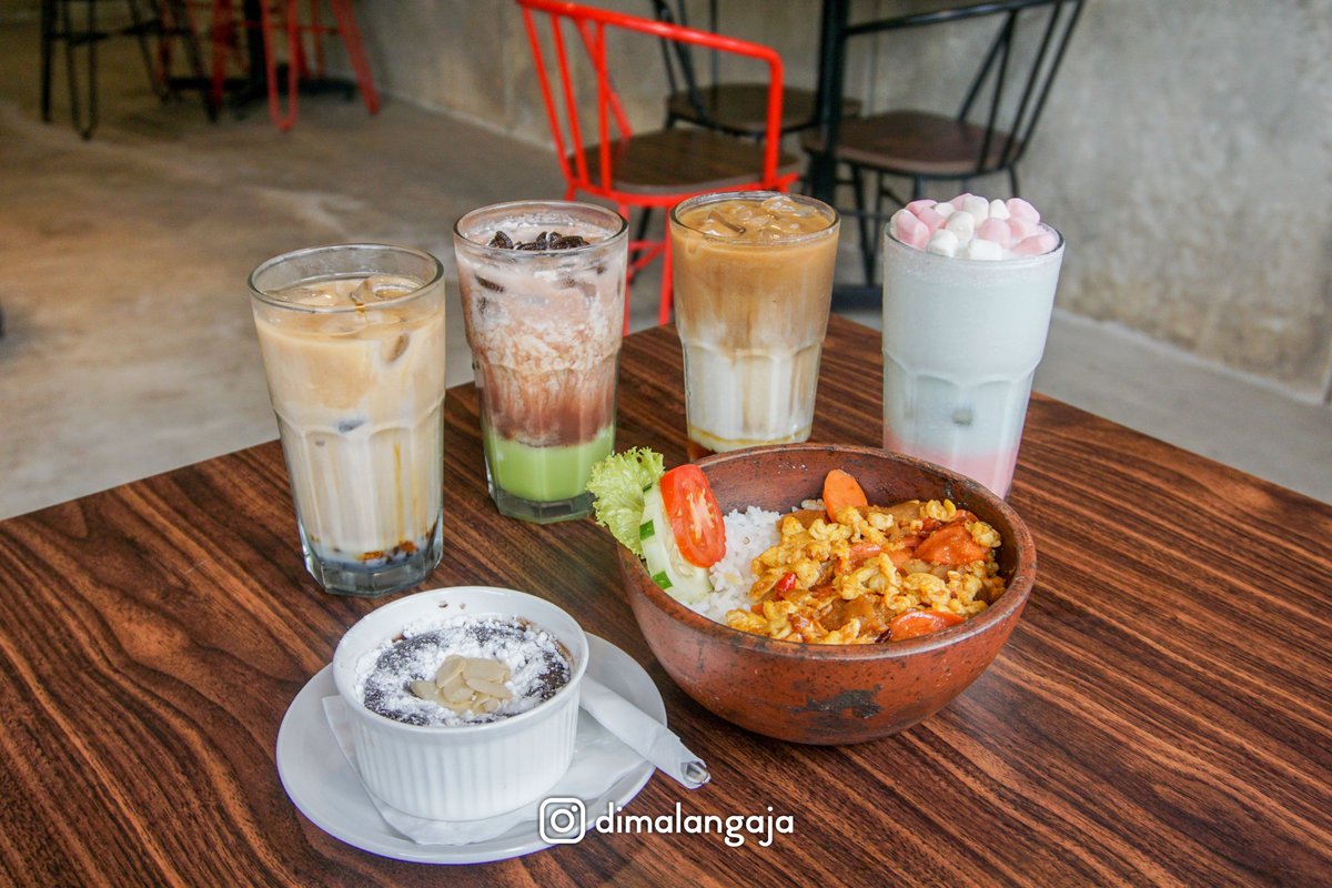 dimalangaja's tweet photo. #dimalangajalowokwaru Warung Susu 26
📍 Jl. Bunga Coklat Nom 26
⌚️  12.30 - 22.00
✔️ Wifi
💰 10 - 25 rb
🛵  Shopee, go / grab food
#dimalangaja #malang #kuliner #kulinermalang #kulinermlg #umkm #umkmmalang #batu #batukuliner https://t.co/UEWl6KLnfo