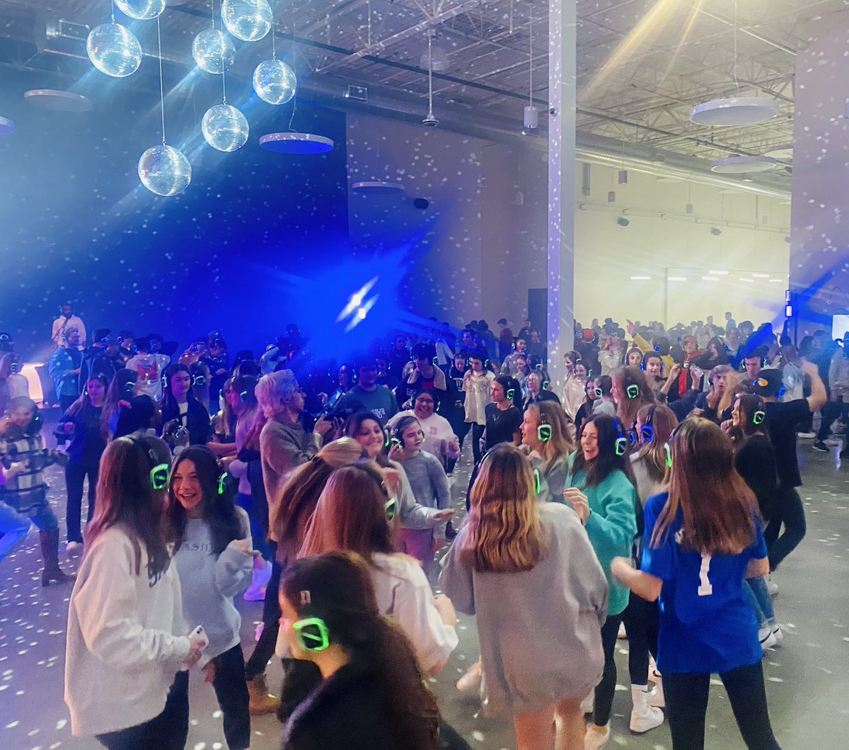 whoisdjnetwork's tweet photo. Had a great time DJing my first silent rave Headphone party. Over 200 people rocked out with your boy. #djparty #dj #djlife #party #music #djindonesia #djmusic #djing #djcantik #djnetwork #chhatl https://t.co/EfeVmBBHR6