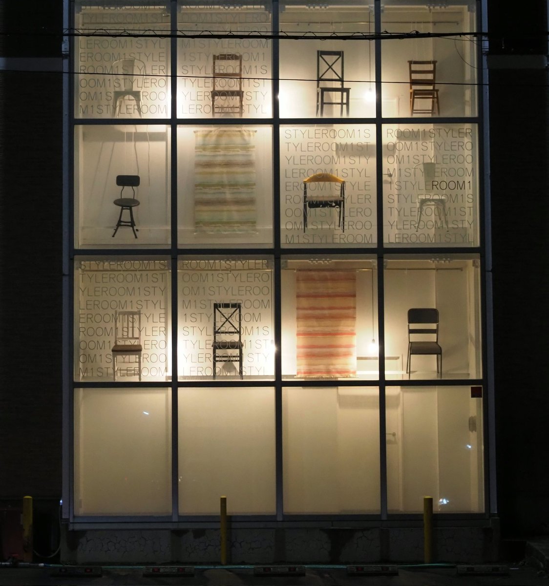 mashiko1970's tweet image. ショーウインドウ

#ショーウインドウ
#displaywindow
#shopwindow
#storewindow
#椅子
#chair
#スナップショット
#スナップ写真
#街角スナップ
#夜の散歩
#OLYMPUS
#写真好きな人と繋がりたい
#カメラ好きな人と繋がりたい
#ファインダー越しの風景
#写真友達募集中
#新潟カメラ部
#マリサポ写真部