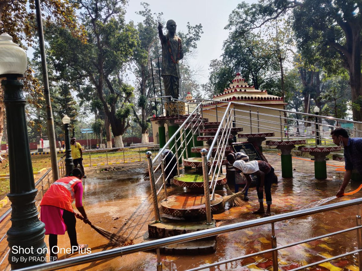 deogarhmncp's tweet photo. Picture related to activities on engaging citizens, RWAs etc for cleanness for monuments &amp; Parks dedicated to freedom fighters in respect of Deogarh Municipality, Odisha. https://t.co/sDHPupzrvB
