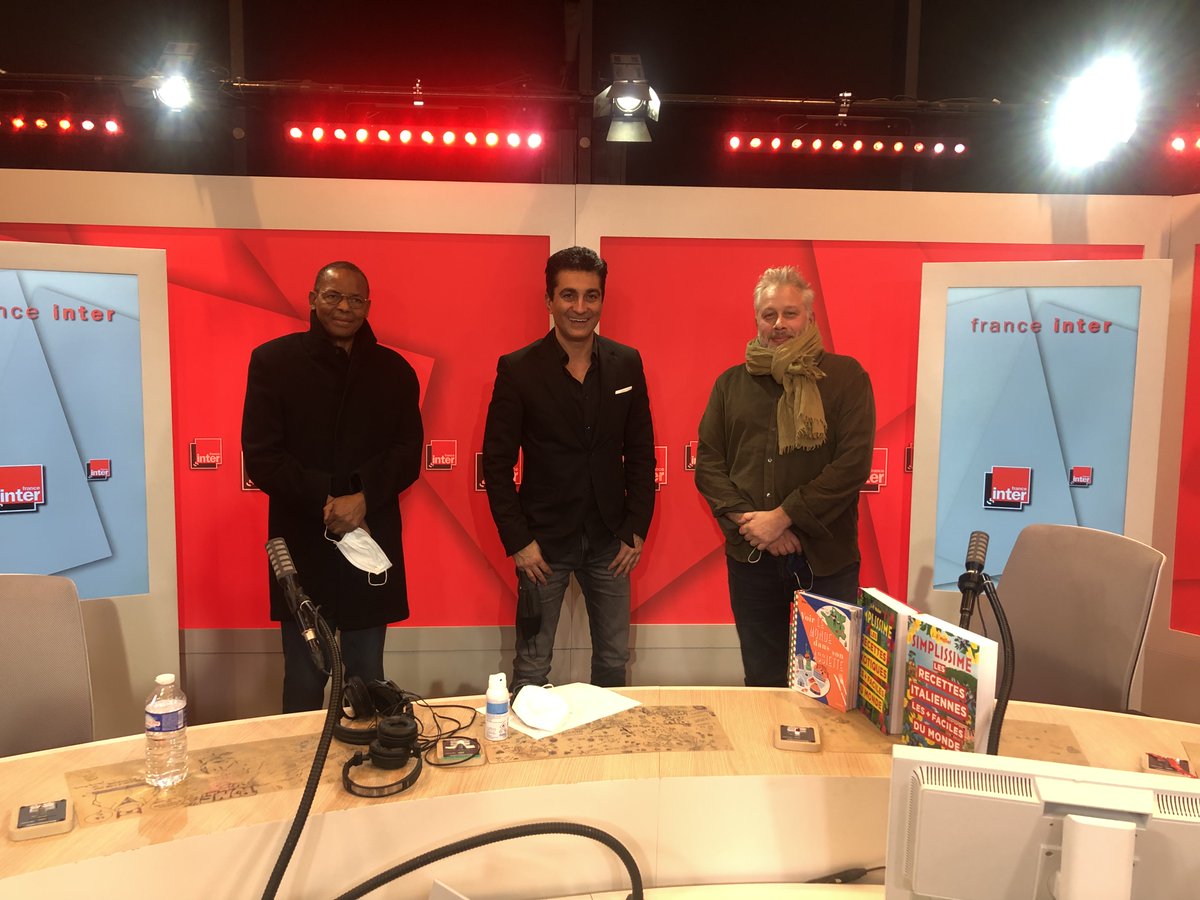 EmmanuelKherad's tweet photo. La Librairie Francophone N°1 en France https://t.co/3jcQ4ljdV1 MERCI ! Avec ce we Lisa Voisard qui raconte les arbres @Helvetiq @TMonenembo en Guinée @EditionsduSeuil et Jean-François Mallet #Simplissime sur @franceinter 14h @RadioTeleSuisse @RTBF @iciradiocanada @Les_MFP https://t.co/rp5DEUmqNw