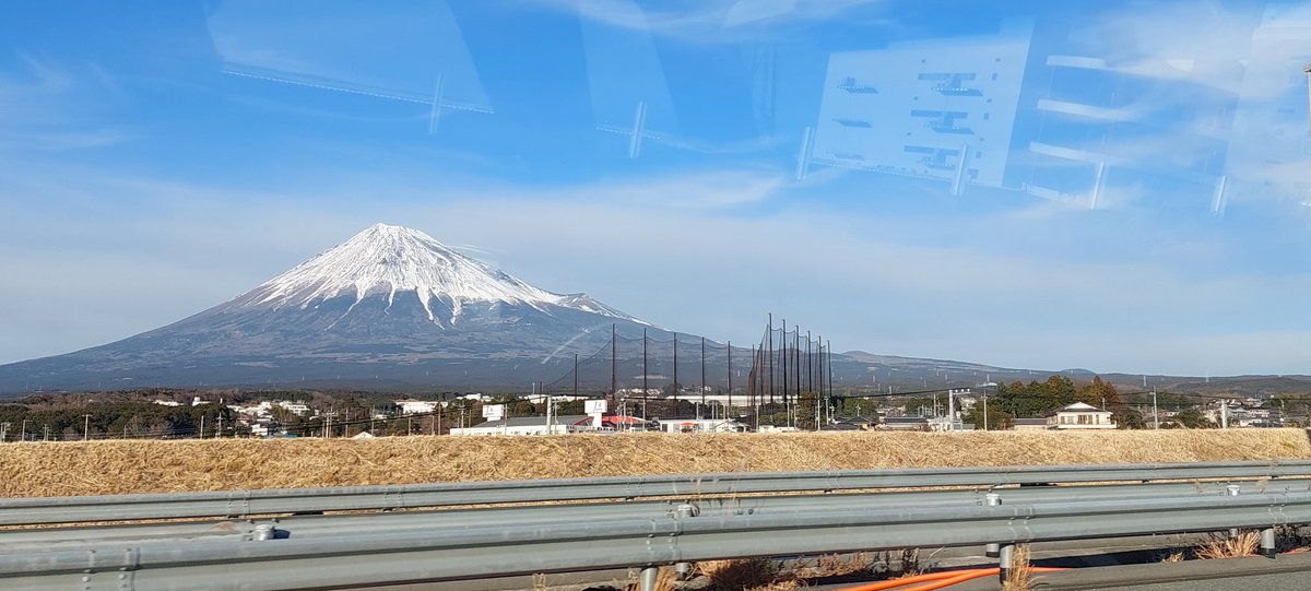 東へ 電車危険なので車で娘を送り届ける 途中娘撮影の富士山 おっちゃん撮影の伊豆半島 寒くても旨い苺なんとか