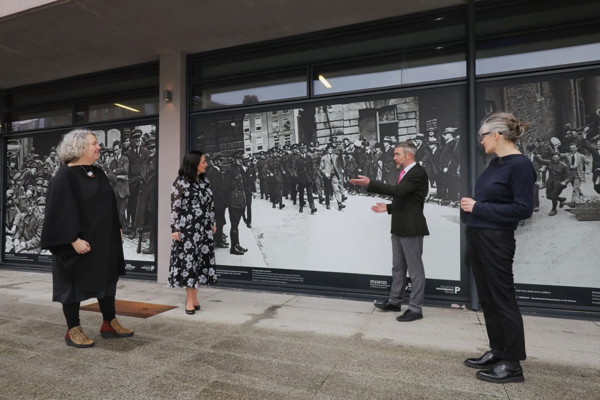 'Ireland's Bastille Day': Pictured at Dublin Castle at Trinity's 'Handover of Dublin Castle Conference' were Provost <a href="/LindaDoyle/">Linda Doyle</a>; Minister 
<a href="/cathmartingreen/">Catherine Martin</a>; curator <a href="/dublincastleopw/">Dublin Castle</a> William Derham; Dr Anne Dolan @HistoryTcd #CastleHandoverTCD
#DecadeOfCentenaries