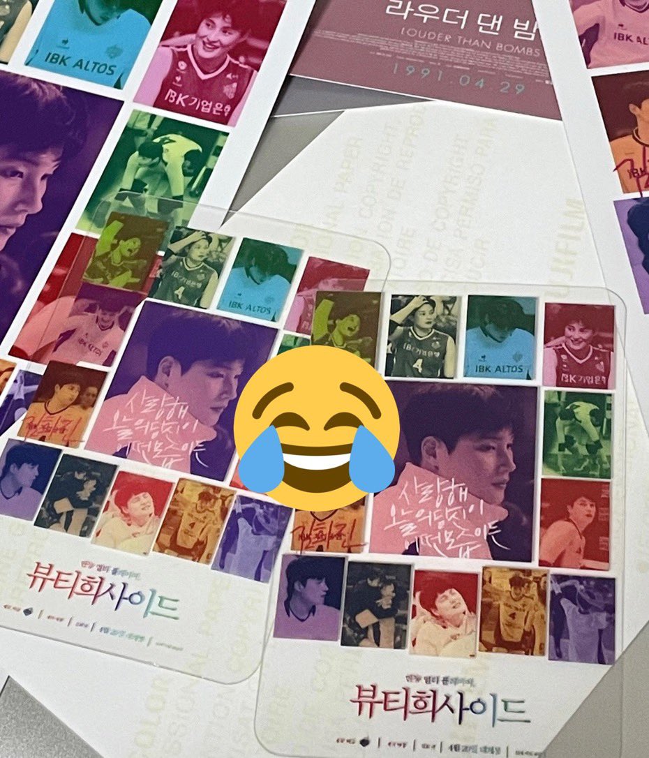 에,, 기은이 4승한 관계로 ,, 나눔 하겠습니다 ,,
여자가 한번 뱉은 말은 지켜야하기에,,
뷰티희사이드 A3 포스터 (1분), 미니인화사진+투명포카세트 (2분), 포카4종 (1분) 해서 총 >4분< 뽑을게여,,
퀄은 기대치 마시고,, 포스터 접어서 배송되어도 괜찮으신분들만,, 👉🏻 RT