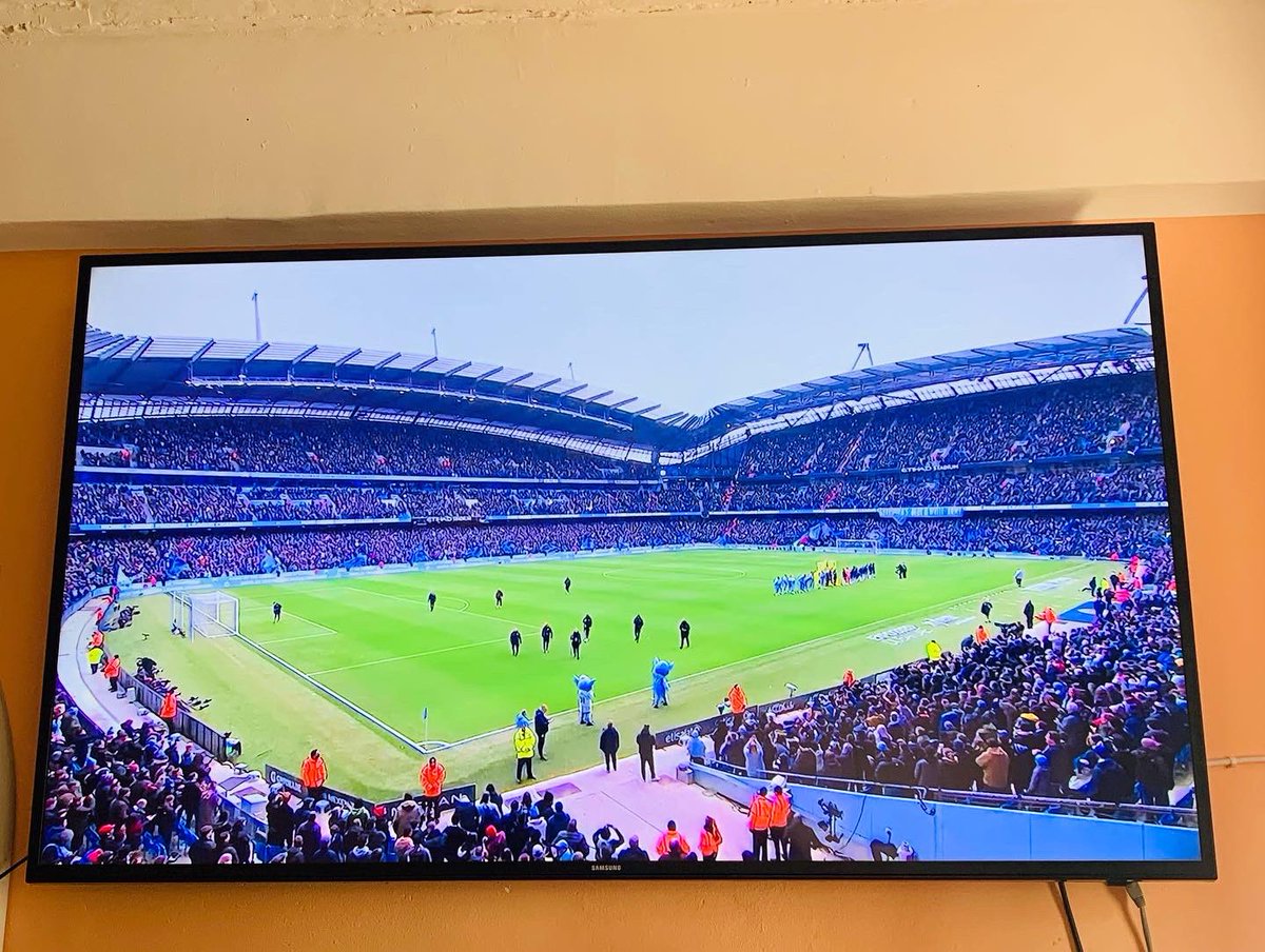 heremaga2009's tweet photo. Que partido señores, en Campeón vigente de la Premier, ante el Campeón de Europa @ManCity Vs @ChelseaFC  Etihad Stadium que ruge la grada que está a rebosar ¡Partidazo! @premierleague https://t.co/ucSlU2fiwb