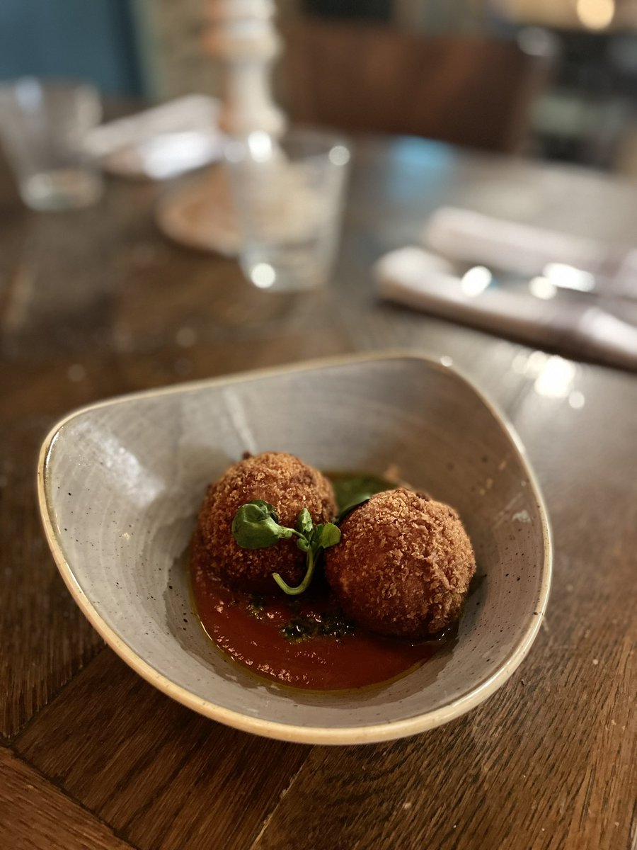blue_boar_pub's tweet photo. Another day, another starter 🌱
Wild mushroom and butternut arancini in a spiced red pepper sauce with fresh rocket pesto!
@YoungsPubs #januarymenu https://t.co/6xaLmKXmA8