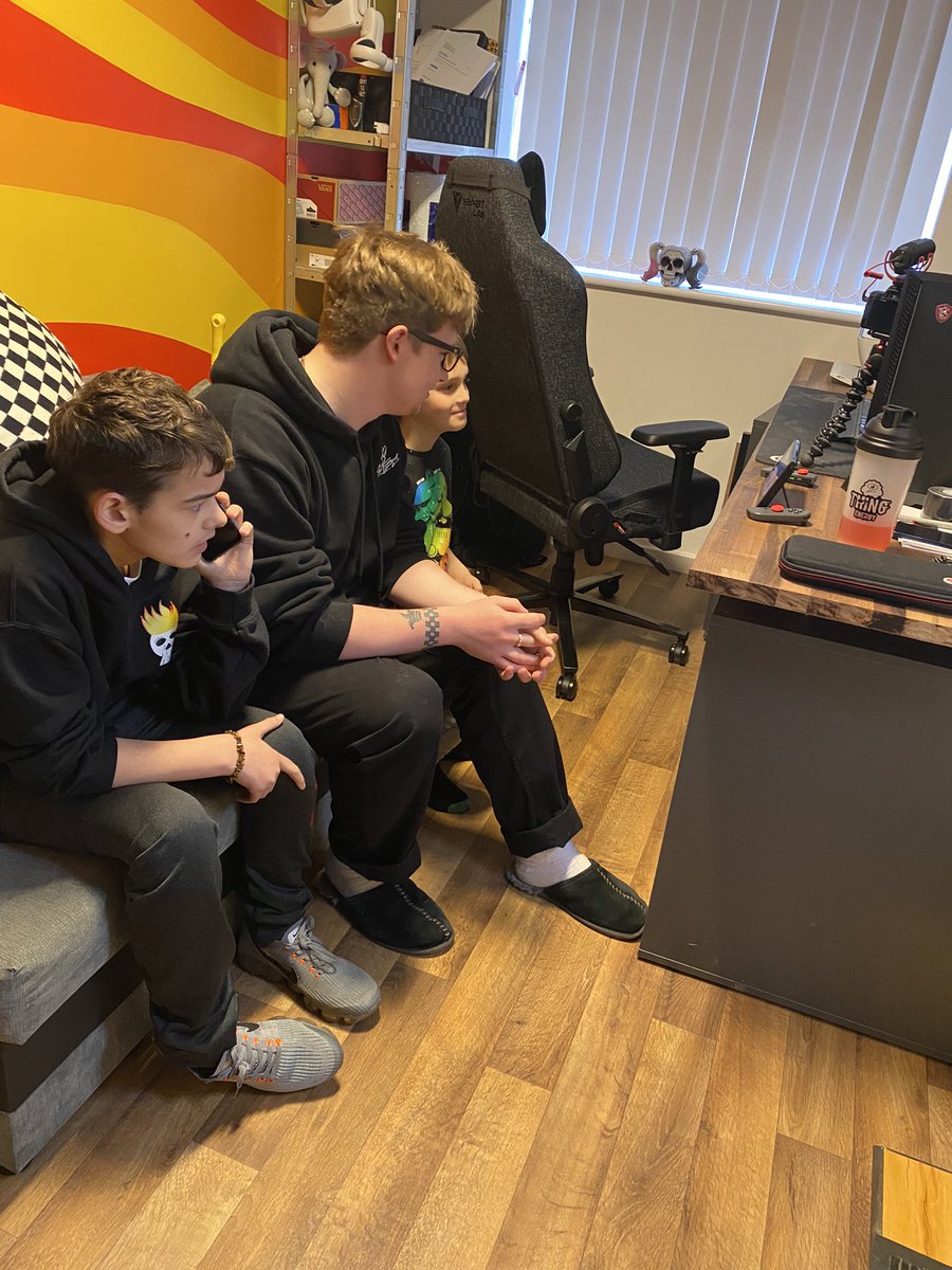 thatsuckspud's tweet photo. Never thought I would see @Halfordsucks showing interest in Fortnite again. 👀👀👀 #jakeover https://t.co/aXmeHtqJjC