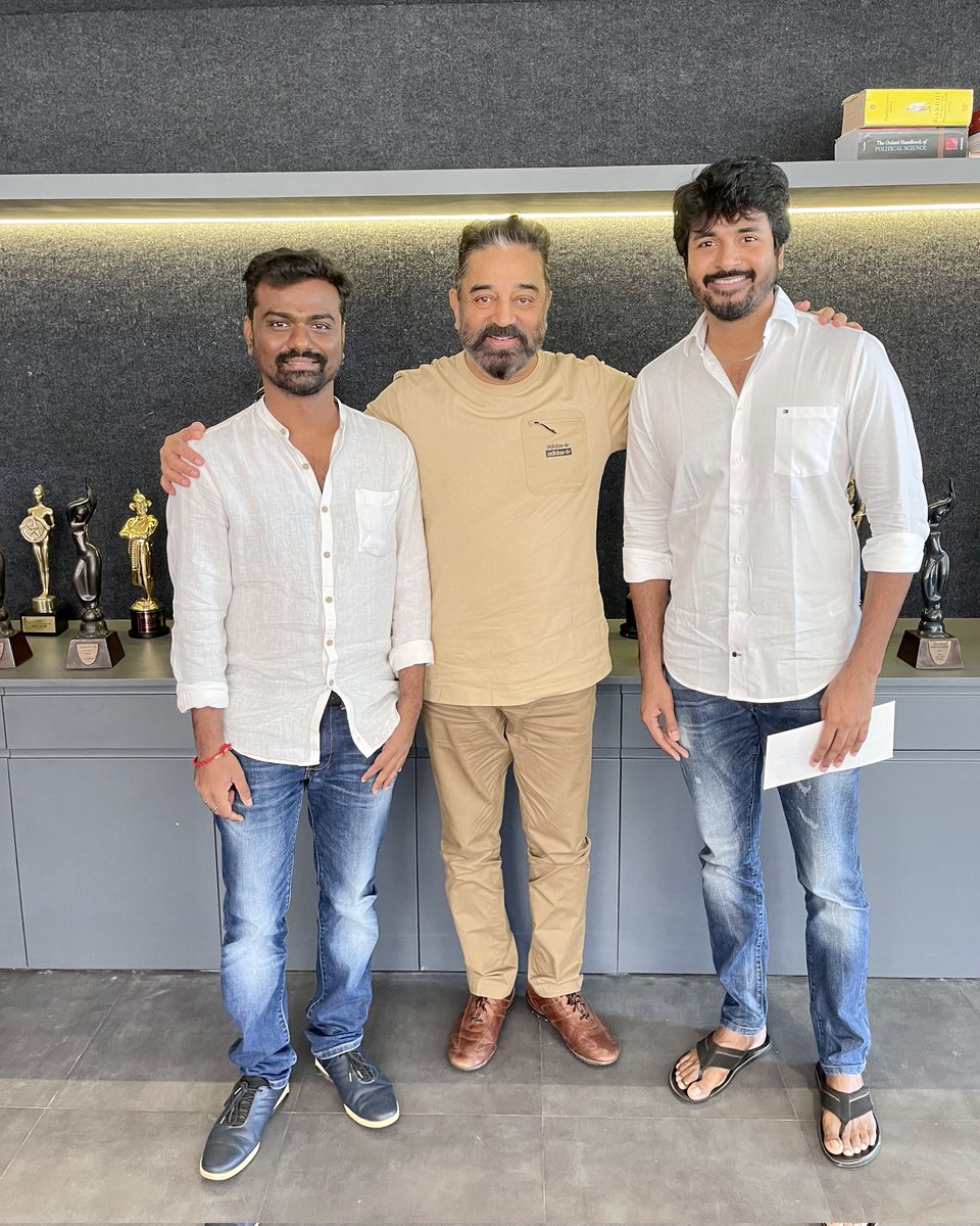 AnandSkfc's tweet photo. இந்த படம் அனைவருக்கும் பெருமை தேடித் தரும் - @ikamalhaasan 👍 #PrinceSK ❤️👍 https://t.co/AjHZZH0TSg