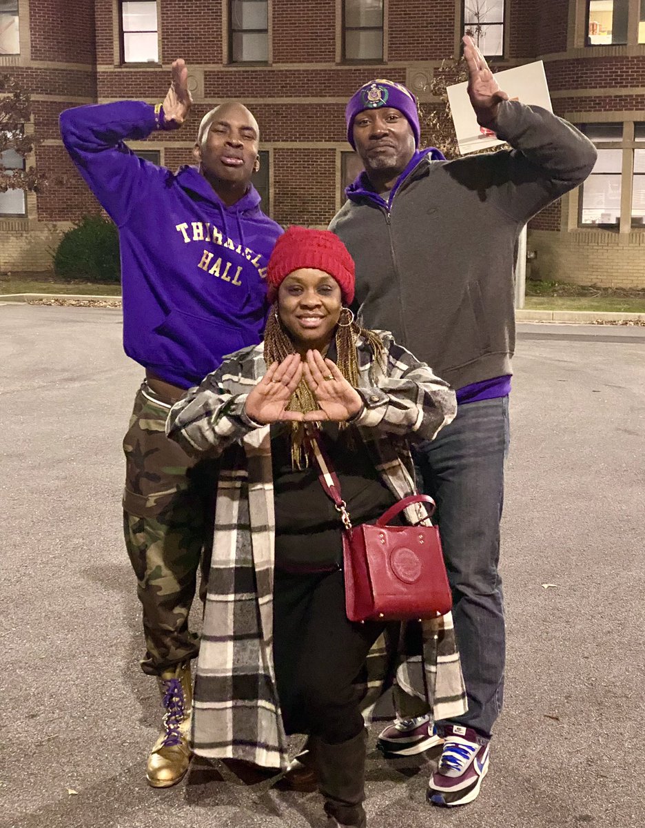 nmoon44's tweet image. Welcome to the Fold 🐶⚡️@n8temoon Two Deuces and some SmΩke #OmegaPsiPhi #dabruhz