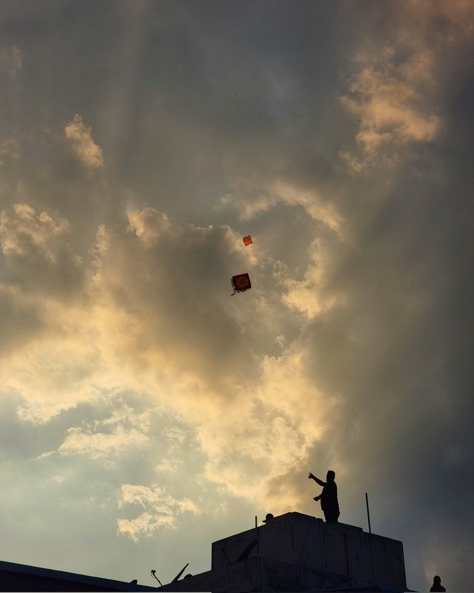 sunilyella's tweet photo. Kites 🪁🪁
#HappySankranthi 

@HiHyderabad 
@HydTimes 
@WeAreHyderabad 
@KTRTRS https://t.co/0Wt0p1V1LX