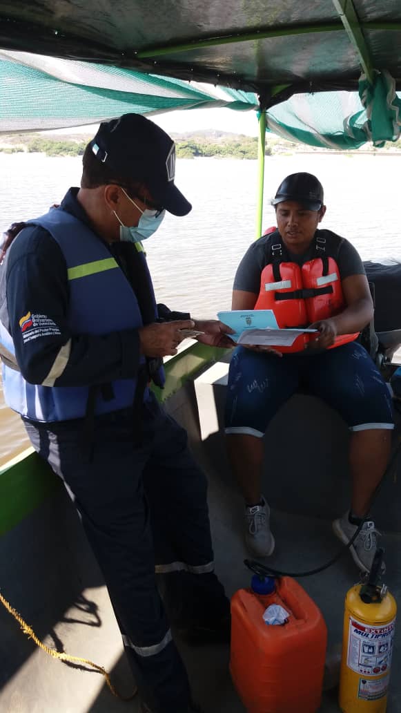 capiptoamazonas's tweet photo. En los #20aniversarioInea nos comprometemos una vez más hacer cumplir las atribuciones como autoridad acuática y estamos como familia #ComprometidoConLaVenezuelaAzul https://t.co/BnQr2GFkJa