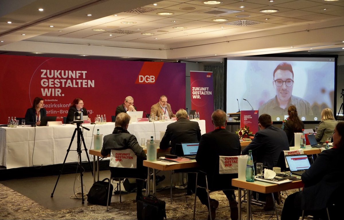 DGB Bezirkskonferenz Berlin-Brandenburg: Heute wählten die Delegierten unserer 8 Mitgliedsgewerkschaften auch unsere Regionsgeschäftsführer:innen. Herzlichen Glückwunsch an:
Evelyn - Ostbrandenburg,
Hella - Westbrandenburg,
Marco - Südbrandenburg
Daniel - Berlin