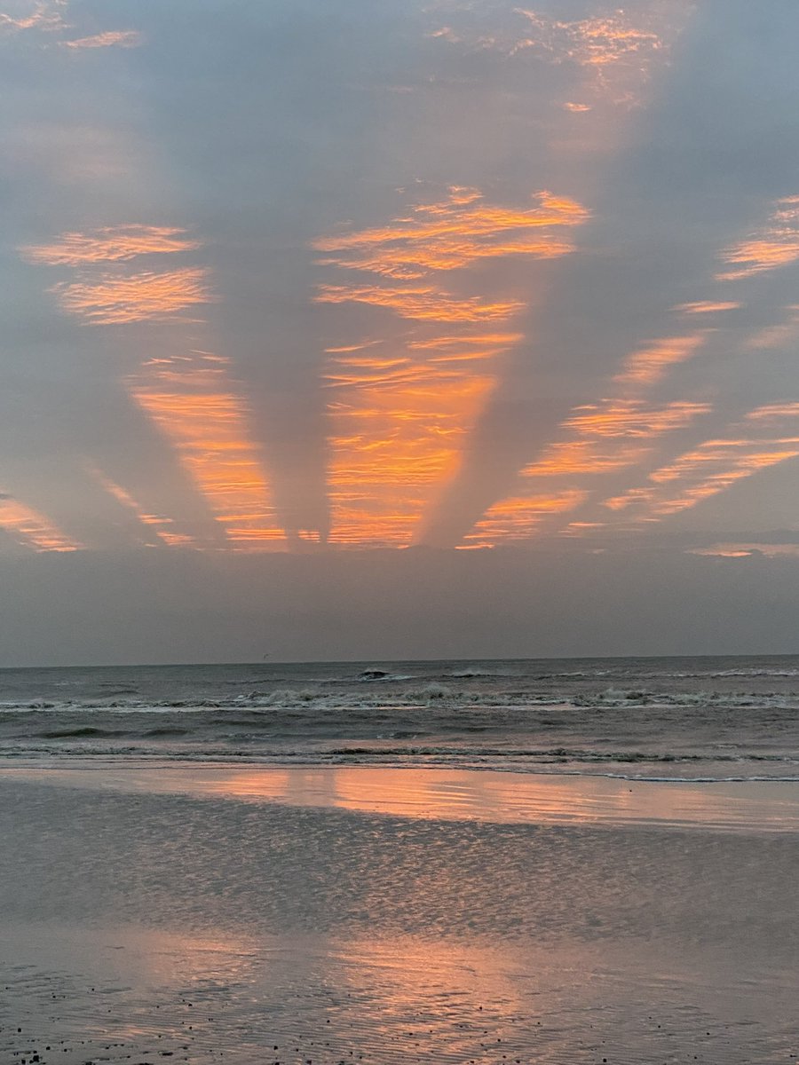 The sun tried so hard to show up before the cold front <a href="/NWSHouston/">NWS Houston</a>!  #Galveston