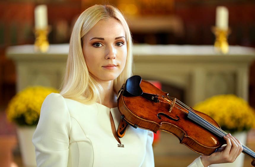 TodalamusicaEs's tweet photo. Estreno mundial y el virtuosismo de la violinista Anastasiya Petryshak en concierto con la ROSS | https://t.co/IUSj1TTfqB | @SevillaROS | @iicmadrid | @APetryshak | @giuseppefinzi https://t.co/y6TKSoGgIq