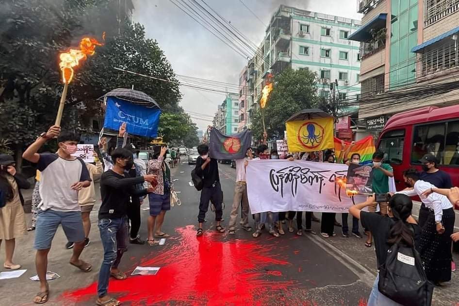 MizzimaNews's tweet photo. 'ပြန်ဆုံနိမိတ်နဲ့ ရန်ကုန်သပိတ်' သပိတ်စစ်ကြောင်း 

#mizzimanews https://t.co/2i0R30gonS