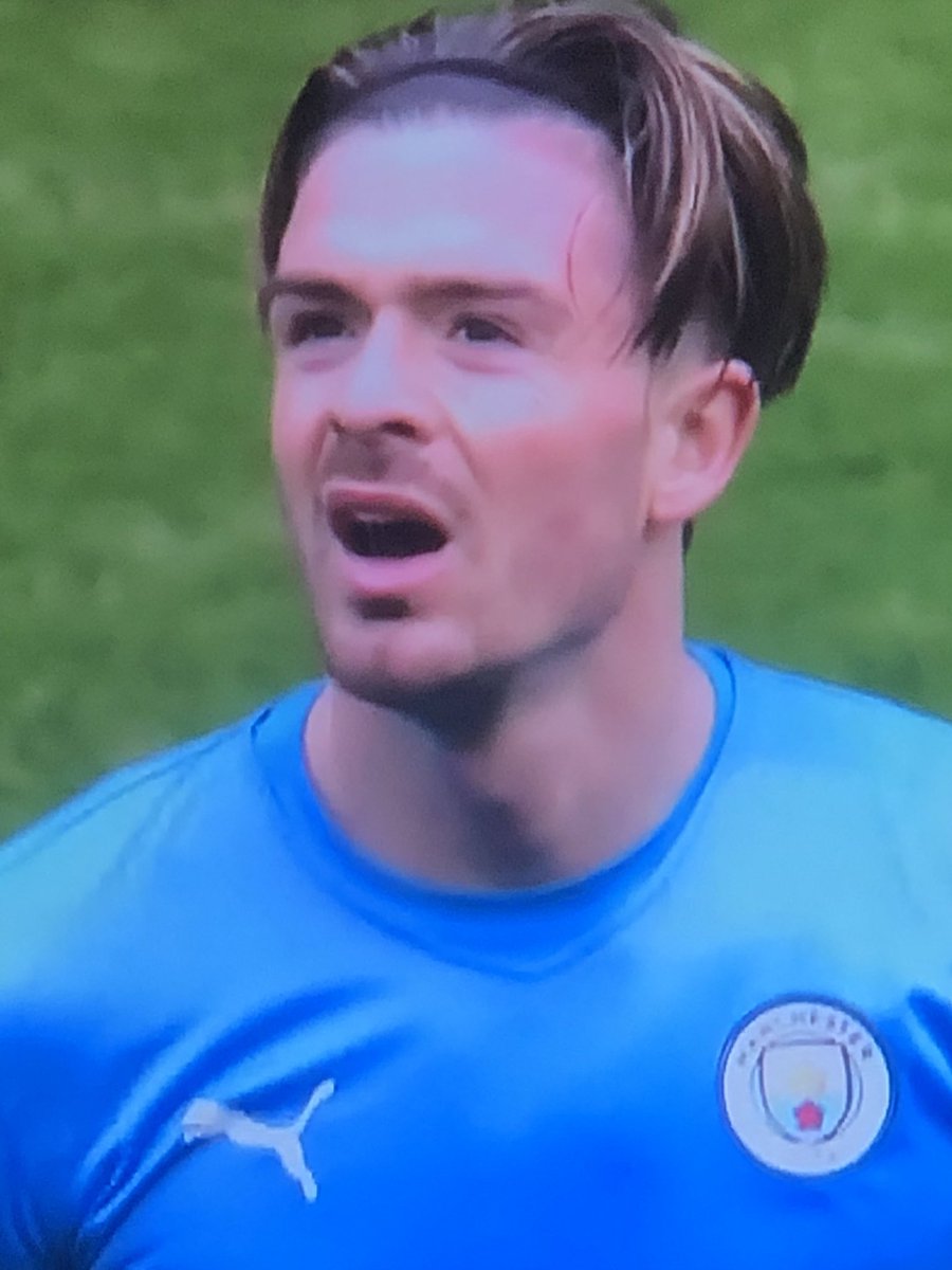 This guy always looking like it wasn’t him while the teacher scolds him out in class. #itsnotmemiss #SSFootball #manche