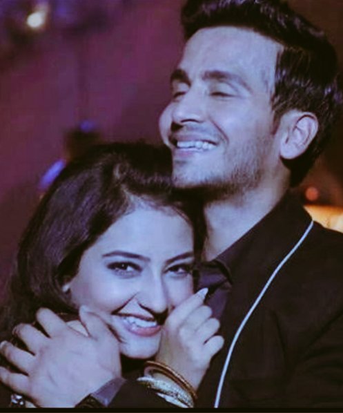 Glowxmoon's tweet photo. True love is about growing as a couple, learning about each other , and never giving up on each other.

#IshqHighFtIshqaan https://t.co/Q5JtSa9yCi