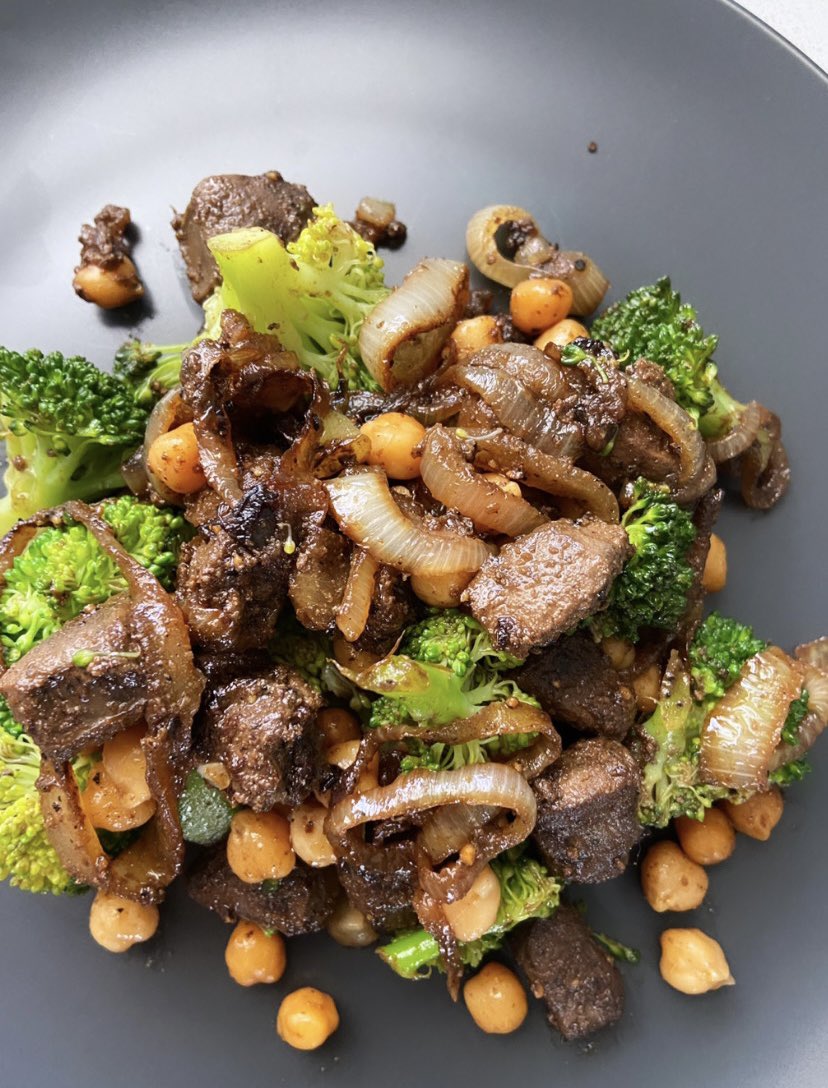 JuanitaKhumalo's tweet photo. Best meal yet. So delicious! Ox liver with chickpeas and broccoli. You guys have to try it out! #detoxwithjua https://t.co/ixGaazKeDT