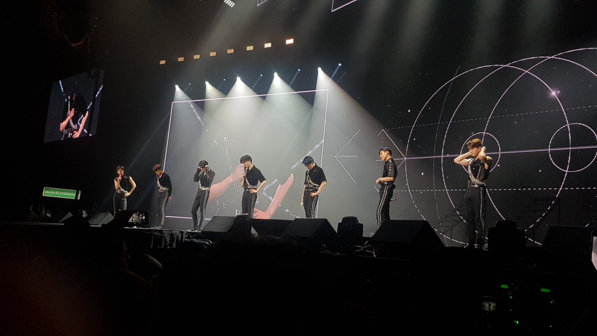 gualu06's tweet photo. Los amo por siempre. Foto de uno de los conciertos en México 🥳🥰#GOT7_FOR8VER https://t.co/LY5VTfikj0
