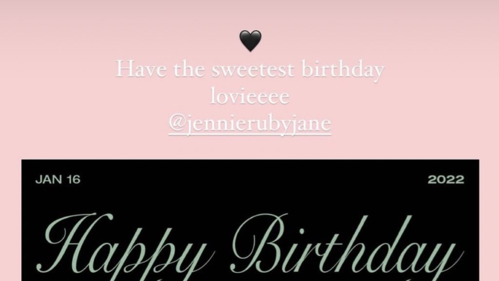 chaennieonly's tweet photo. rosé greeting jennie throughout the years https://t.co/hFqc71qfP8