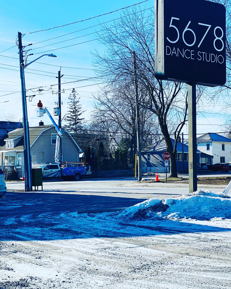 Big shout out to the <a href="/UtilitiesKngstn/">Utilities Kingston</a> crew working so hard in the cold to bring our power back!