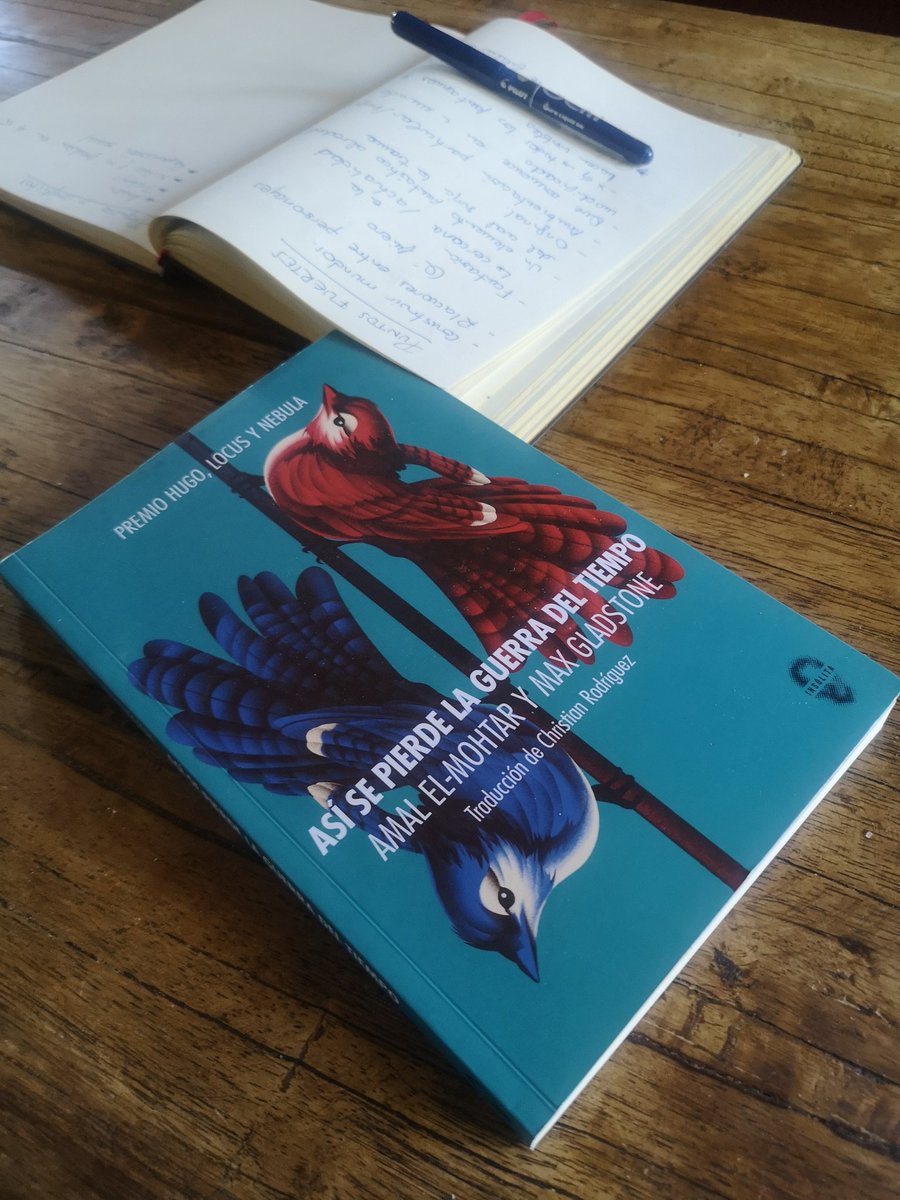 Evagarguerrero's tweet photo. Cuando estás estancada en la escritura no queda otra que seguir leyendo, porque nuevas ideas pueden esconderse entre las páginas de cualquier libro. Algo que las insinúe, otra interpretación, un hilo que cuelgue... Y si no, aprendes estilo, maneras de narrar. https://t.co/XsMJmRskk1