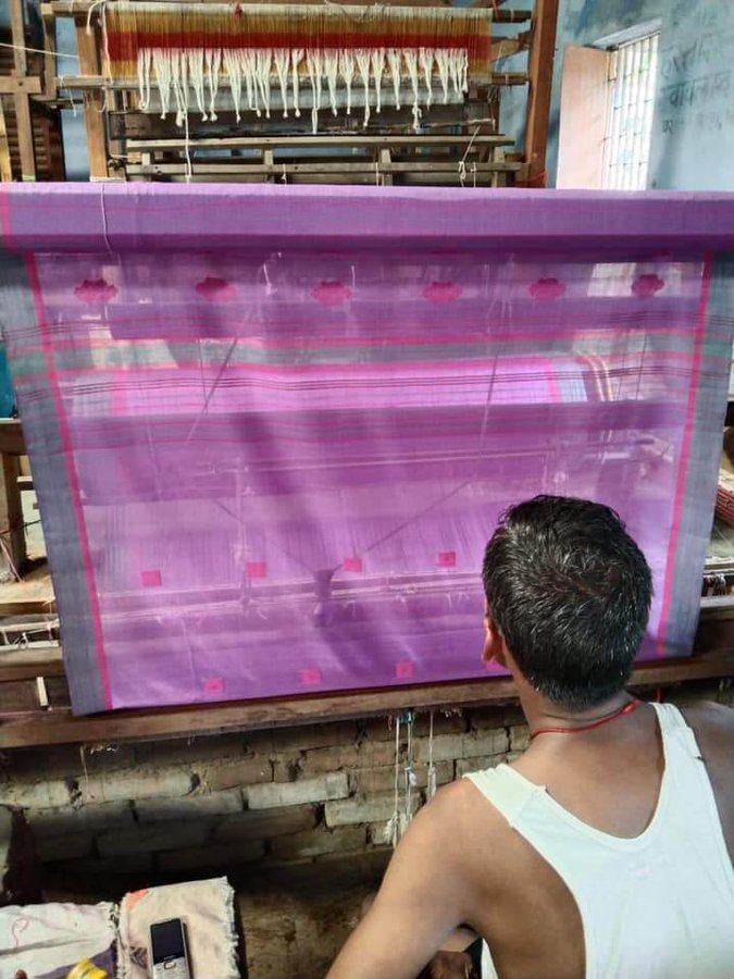 biharfoundation's tweet photo. The ancient Buddhist city of #Nalanda in #Bihar, once known as a centre of learning, once also reverberated with the sound of clacking looms. Bawan Buti (52 motifs) was once a thriving &amp; celebrated weaving technique.   

#BawanButi #handloom #heritage https://t.co/zcVlY1RR7h