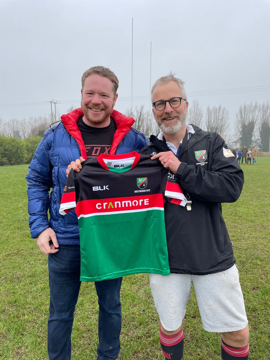 Minis Sponsorship!! 🏉 

Huge thanks to Chris Price from Cranmore who are the main sponsor for our mini rugby section. Chris is pictured presenting a shirt to P6 Head Coach Dan Hayes.

#HRFC #MiniRugby #Rugby #Cranmore 

❤️🖤 💚
