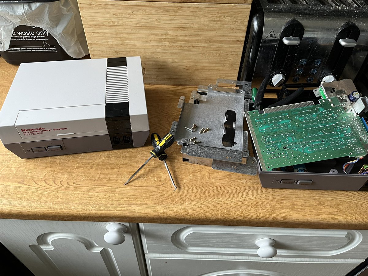 adithompson01's tweet photo. Fixing some nes consoles today https://t.co/Z2REDkYeL7
