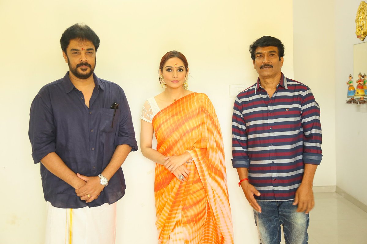 TheAuteur_Media's tweet photo. Director-actor #SundarC has announced his next movie titled #One2One
Production - 24 HRS Productions
Director - K.Thirugnanam
Cinematography - Vikram Mohan
Music - Siddharth Vipin
Art Director - R. Janarthanan #Nivethitha
Production Executive - Vijay
#RuggurRam
#Dheena #Bakya https://t.co/8nVd7slM5q