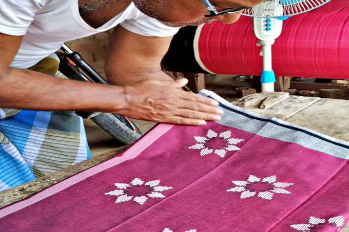 biharfoundation's tweet photo. It is said that any wedding would be considered incomplete without a #BawanButi #saree in dowry. No wonder, it also got the name - "len den ki saree" (exchange of gifts). https://t.co/09VPb7KpTj