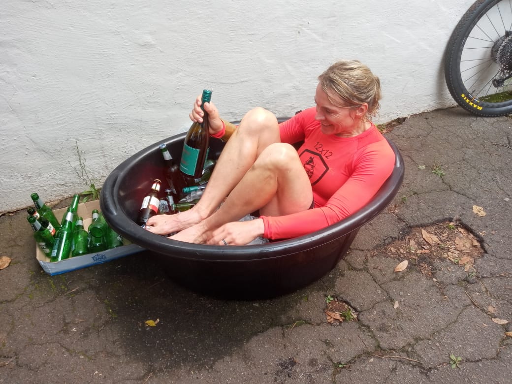 ingrid_avidon's tweet photo. Heading to #halfway and thankfully the weather has warmed up enough for a delicious #icebath. The rest of the #supporteam are indulging in #icebaththerapy of a different kind: #icecoldbeers straight from the #icebath
Thanks to the support team https://t.co/HGPlJYrqNF