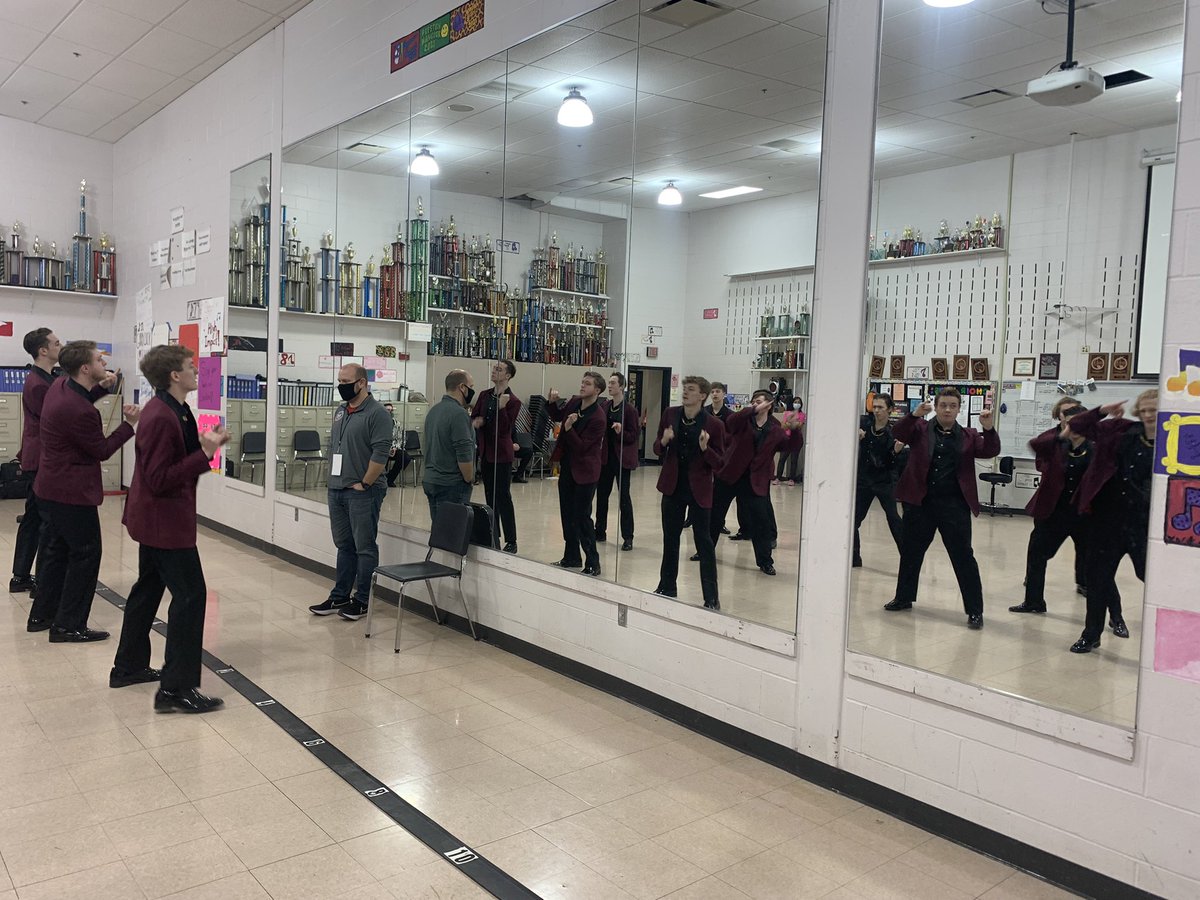 BTS of Xtreme warmups at Beavercreek! Catch us performing at 9:30!! Livestream is available on showchoir.com #PrexyPride #HHS #Shoco