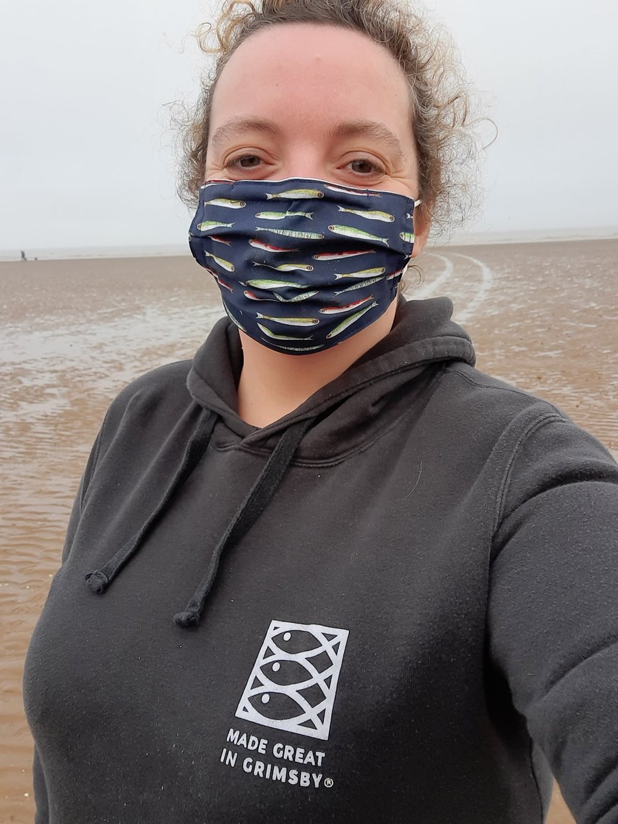 Todays Brixham fishy face mask keeping my face warm (aswell as highlighting the bags and laughter lines 😆) and my Grimsby hoody for a wander on Cleethorpes beach @grimsbyfishnear