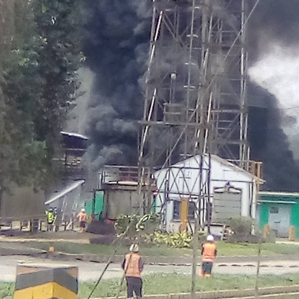 PHOTOS: Several feared dead, injured as Fire breaks out at Hima cement factory in Kasese District on Saturday afternoon.

#PepperUpdate https://t.co/yO2iPD8WNA