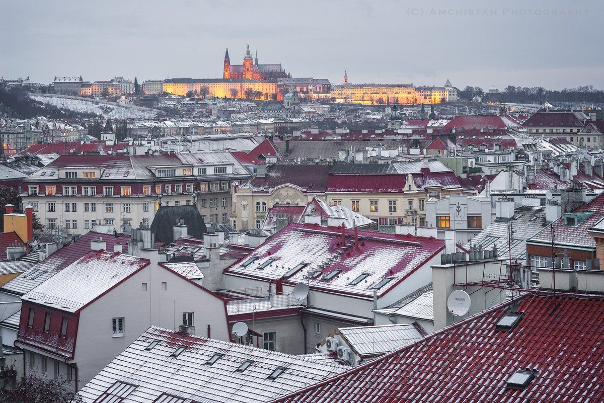 amchistan's tweet photo. Christmas Time in Prague (December 2021) 

#prague #praha #capital #czech #CzechRepublic  #rooftops #praguecastle #prazskyhrad #fotograf #fotografie  #photography #cityscape  #amchistan #amchistanphotography https://t.co/Nvxa08zvO1