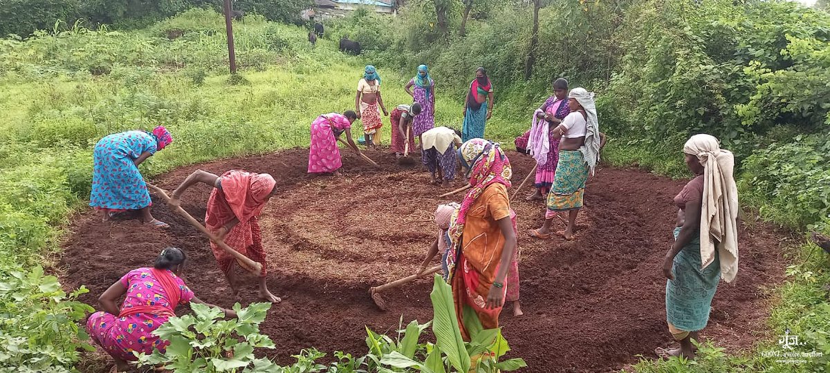 goonj's tweet photo. During one of our meetings, the villagers of Jawhar taluka in Palghar spoke about making a #kitchengarden under our #DignityforWork initiative to fulfil their nutritional needs. With 18 women who stepped forward, we organized a ‘#BreaktheSilence’ session on menstrual awareness. https://t.co/jPLzFwmf0F