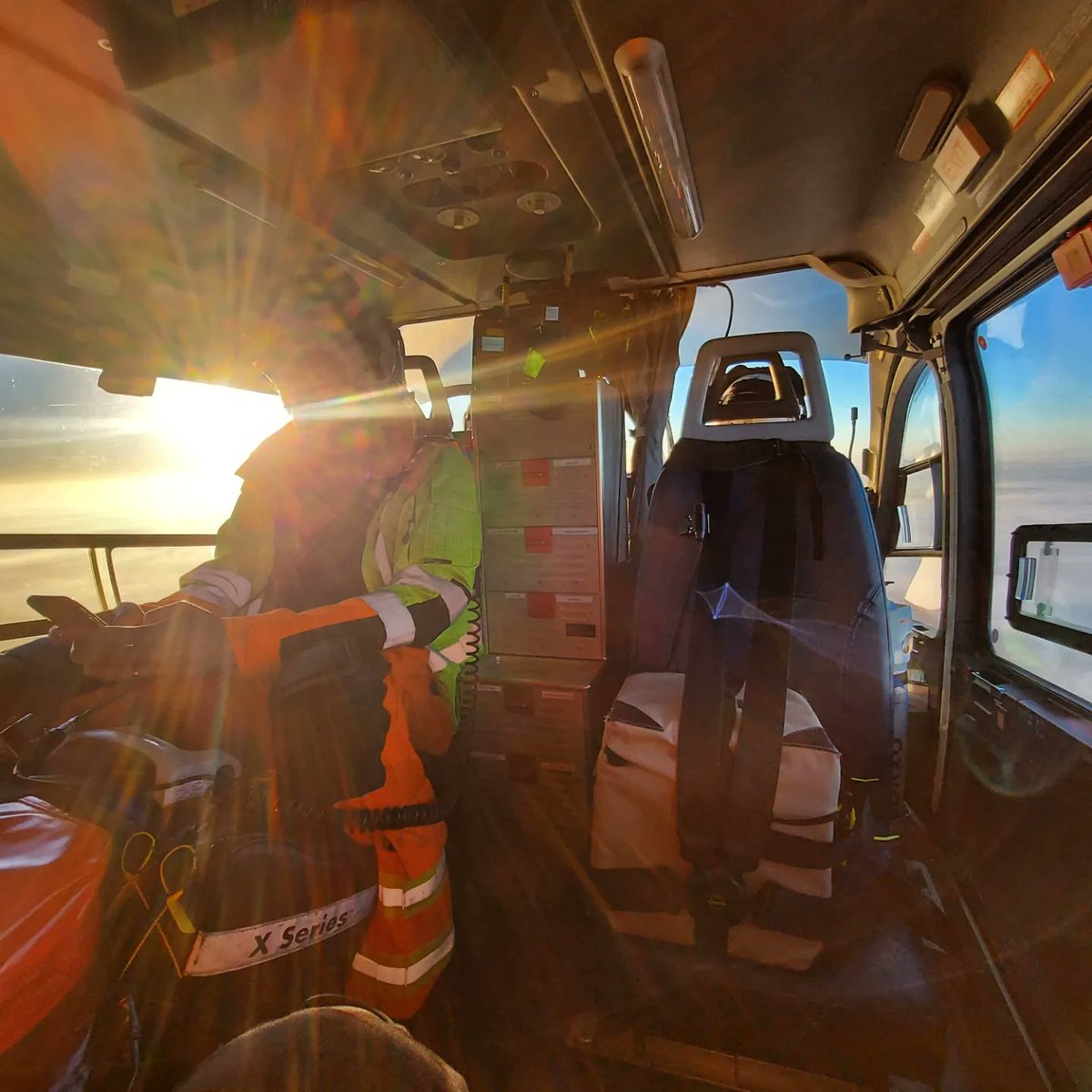 ncky_ux's tweet photo. Friday's "View from the Crew" - featuring @downesam 
#angliaone 
#viewfromthecrew
@EastAngliAirAmb https://t.co/ZLJJkUbGMR