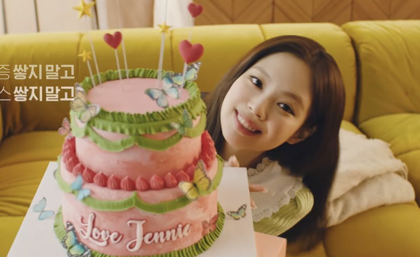 Nhyn1601's tweet photo. Wish you all the best. Hope this 26 year old world will love you more, happy birthday Nini, peace and happiness my bae
HAPPY BIRTHDAY JENNIE
#OurStarJennieDay 
#빛이나는제니_오늘제일빛나 https://t.co/ALnPZmS89A