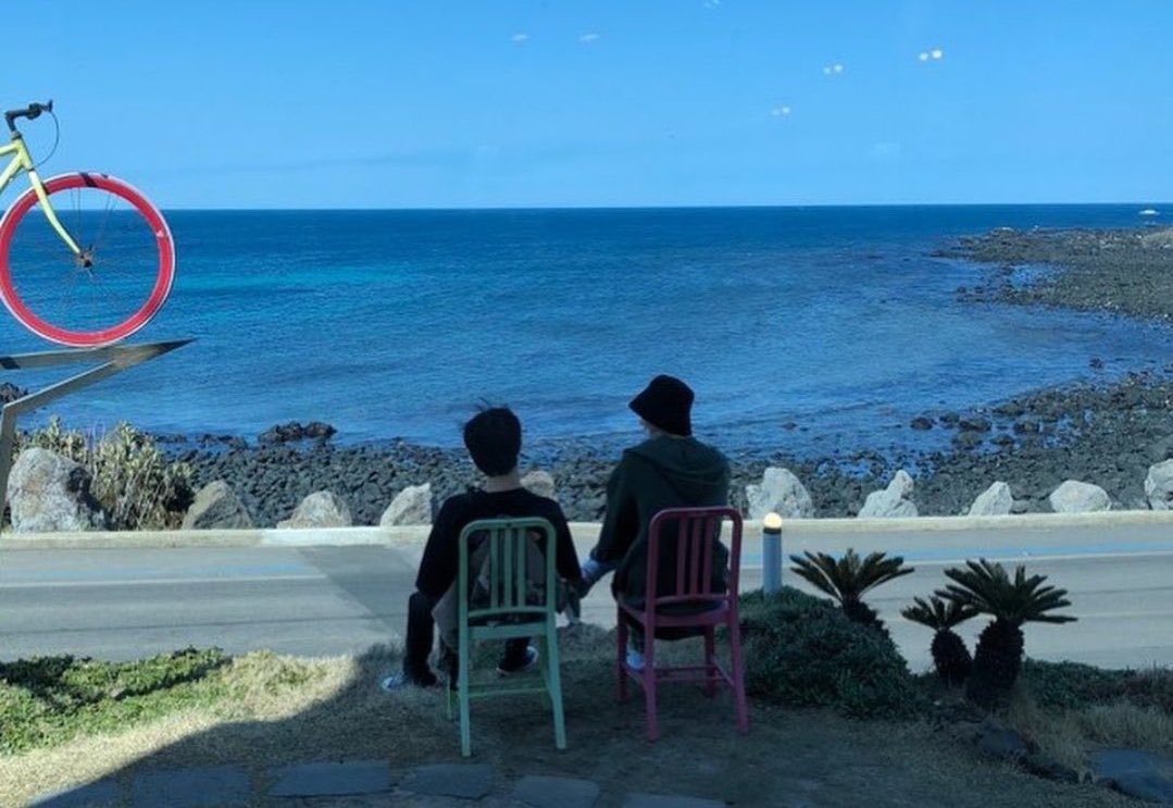 filmhanbin's tweet photo. Oh to watch the sunset and sunrise with Hanbin https://t.co/Pd8mZC6Km3