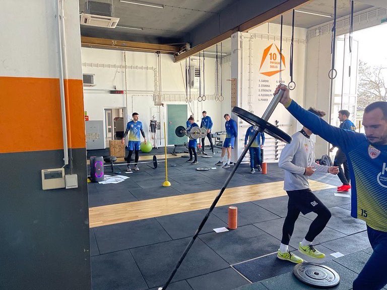 svlafnitz's tweet photo. Zum Abschluss einer intensiven ersten Trainingswoche, gab es heute eine Einheit in der Cross-Box Hartberg!🏋️💪
•
#Vorbereitung #CrossBox #Fitness #SVLafnitz #GEMMA https://t.co/WmrxWQig6i